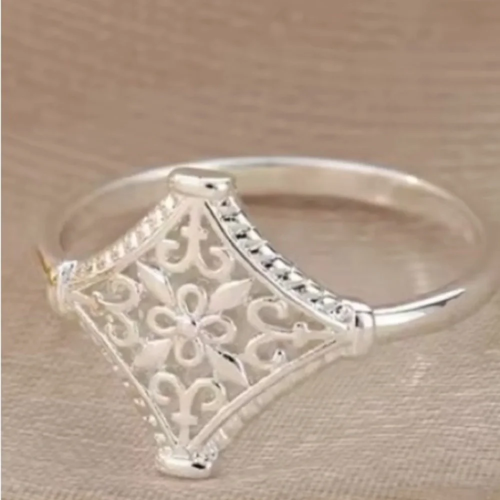 14k White Gold Plated 316L‎ Cut Out Filigree Ring, Size 6